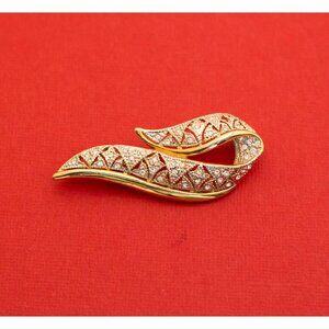 Vintage Victorian  Elegant Silver and Gold tone Style Brooch - F3